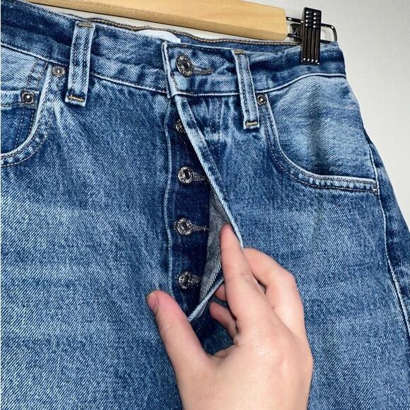 Citizen’s of Humanity Ayla Raw Hem Jean Shorts Cut-Off Babylonia Blue 23 - Picture 3 of 8